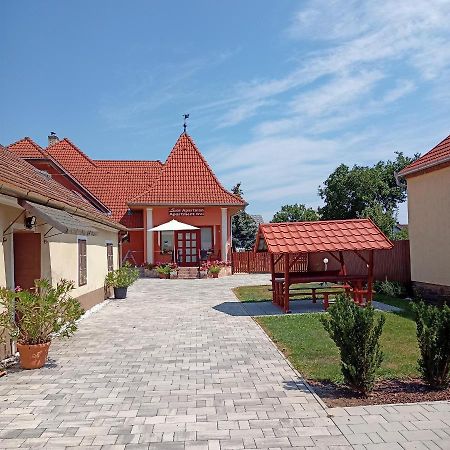 Livia Apartman Bük Exterior foto