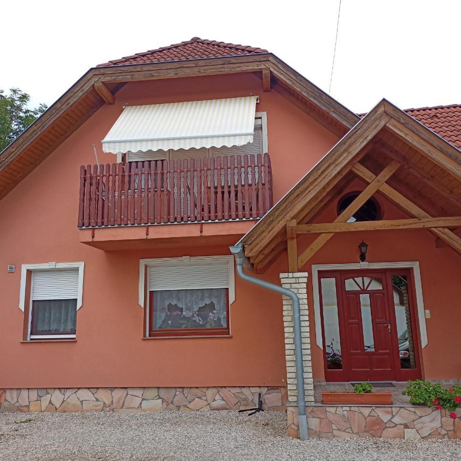 Livia Apartman Bük Exterior foto