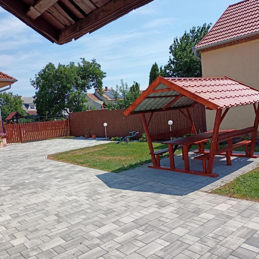 Livia Apartman Bük Exterior foto